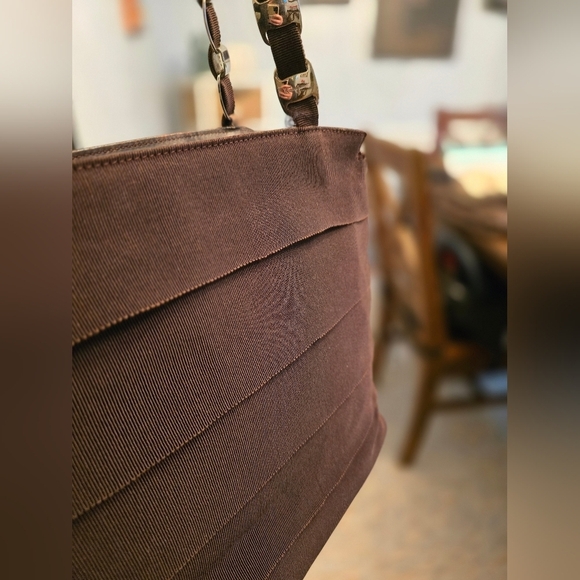 Authentic Salvatore Ferragamo Vara Chain Gathered Shoulder Bag - Picture 7 of 13